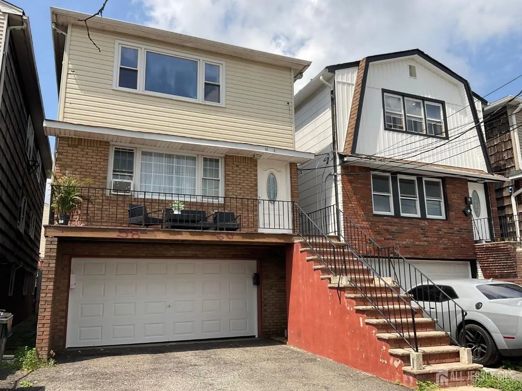 60 Glenn Drive, Keasbey