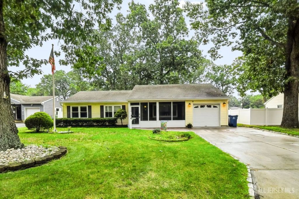 50 Morton Avenue, Monroe