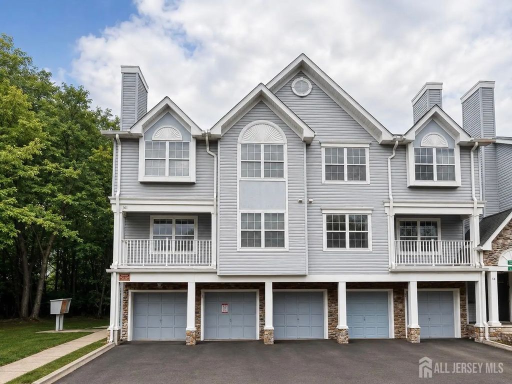 151-151 Prestwick Way, Edison