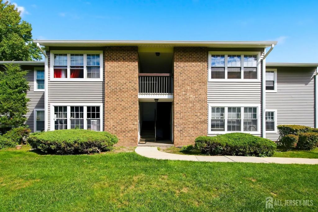109 Pennsylvania Way, North Brunswick