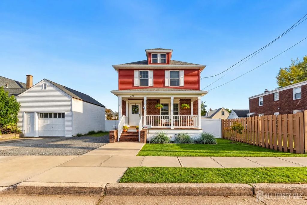 233 Grove Street, Woodbridge Proper