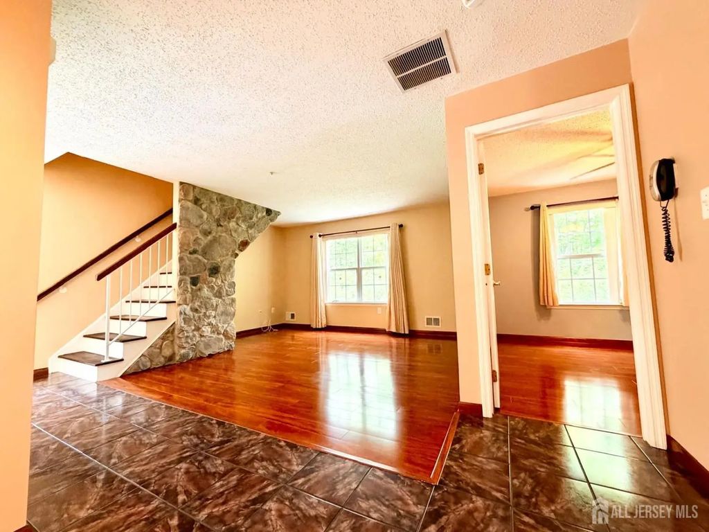 191 Prestwick Way, Edison