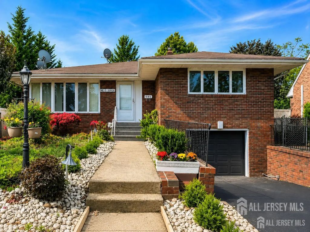 585 Noe Avenue, Woodbridge Proper
