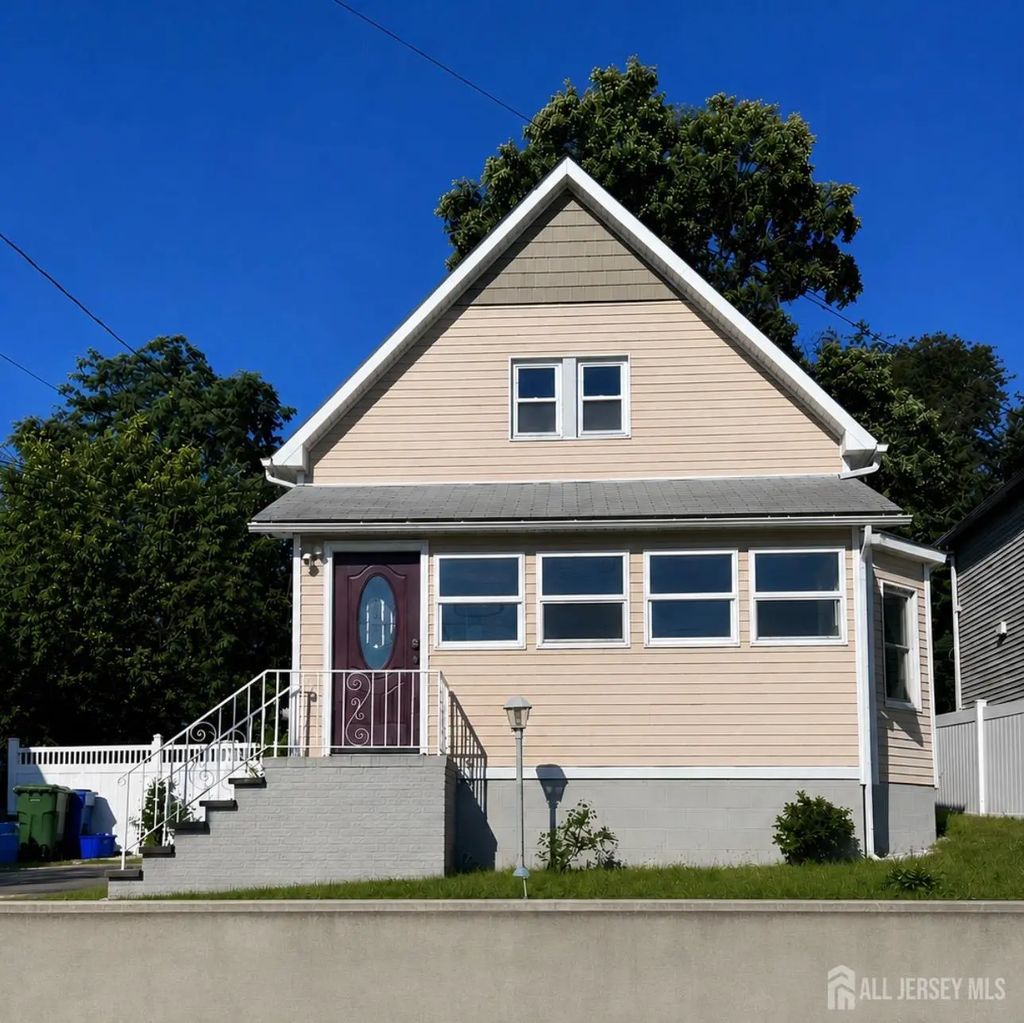 32 Embroidery Street, Sayreville