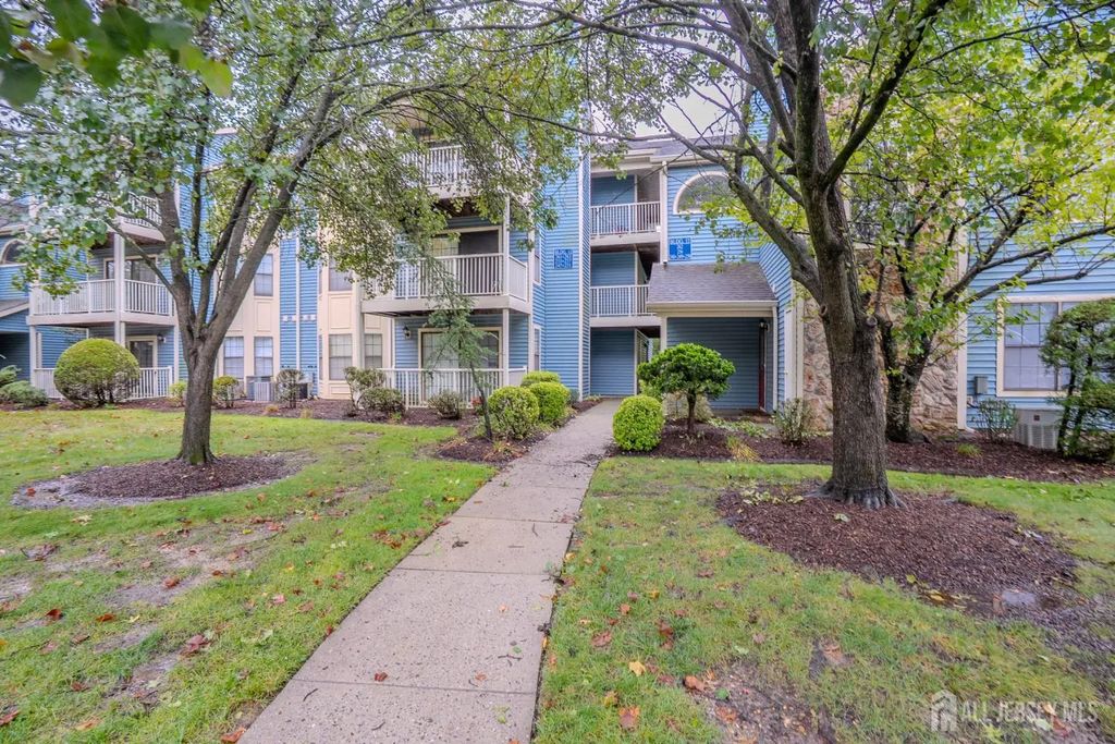 250 Crosspointe Drive, East Brunswick