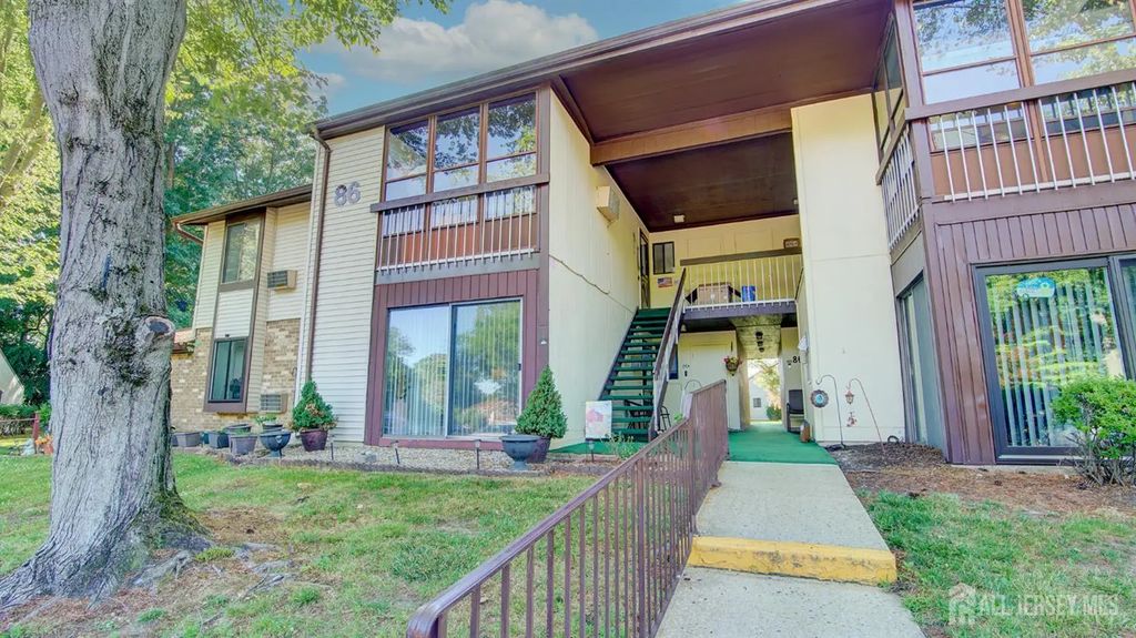 86 Arrowood Road, Manalapan
