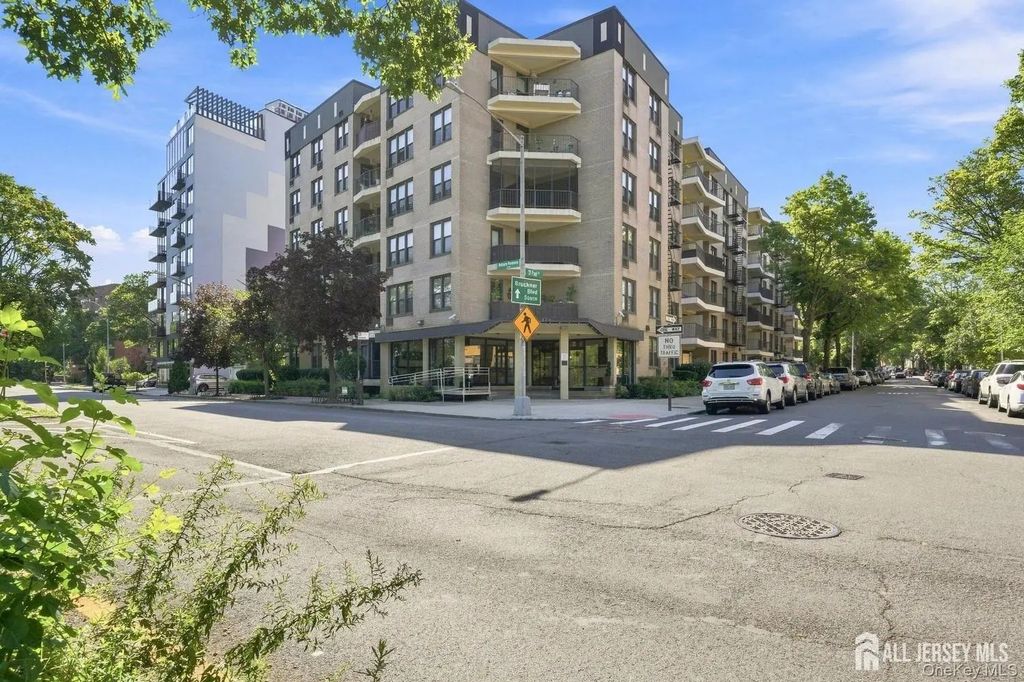 1874 Pelham Parkway S, Off Island