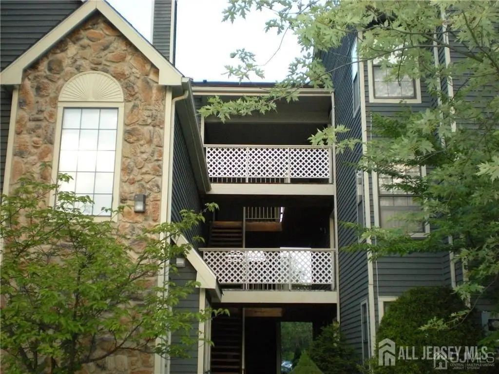 338 Cozzens Court, East Brunswick