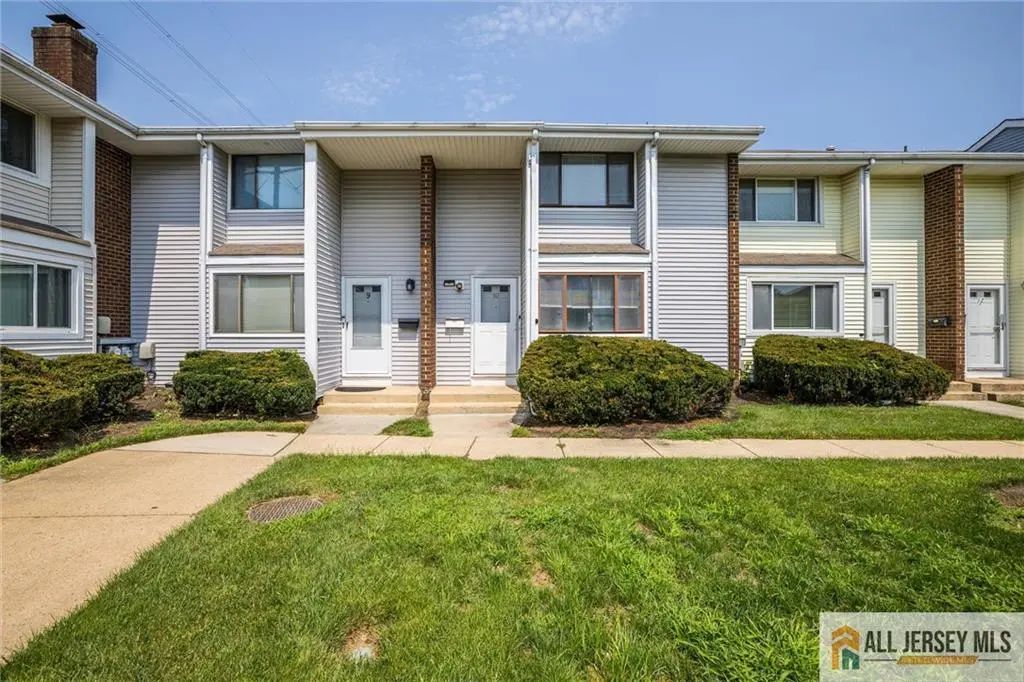 10 Quincy Circle, South Brunswick