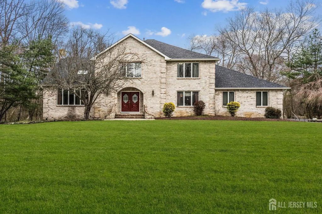 3 Shira Lane, Manalapan