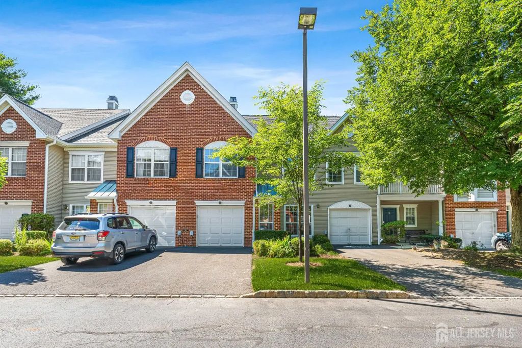 16 Lee Court, Plainsboro