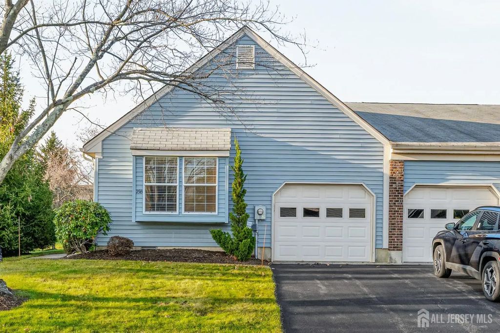 29 Hillsborough Road, Monroe