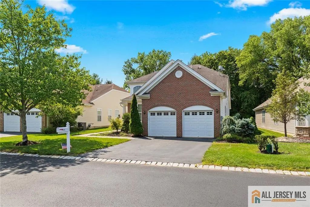 95 Crescent Way, Monroe