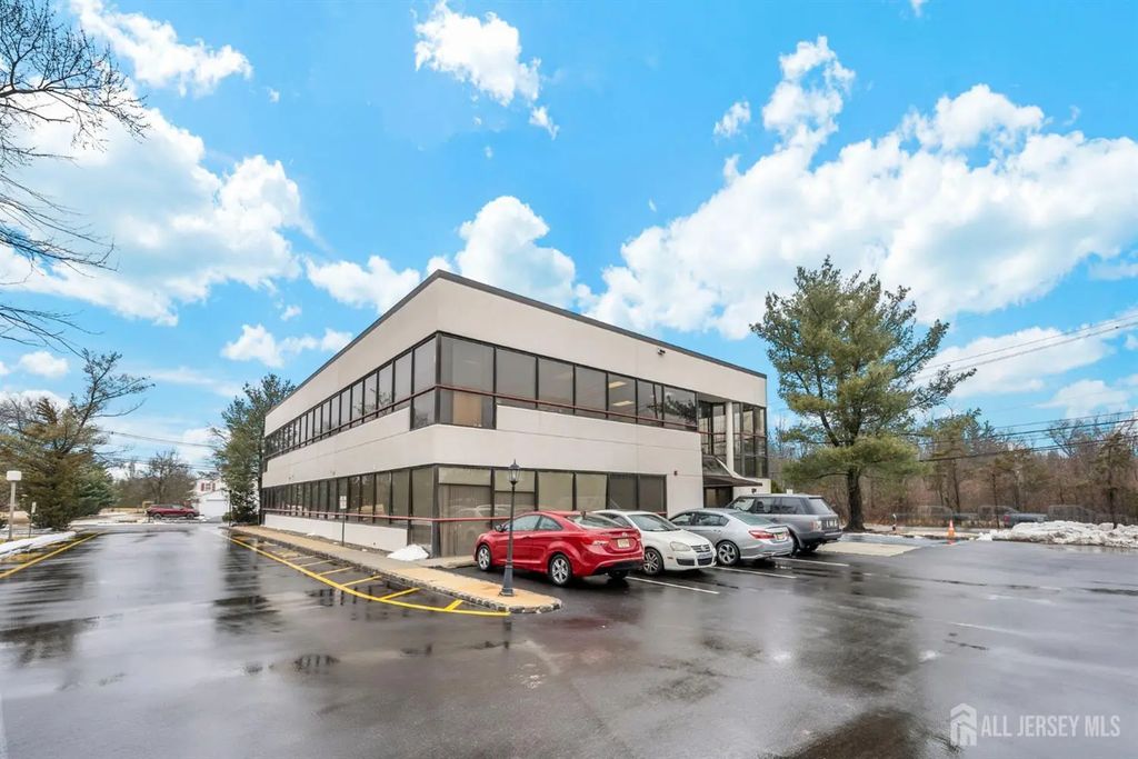 3270 Nj 27 Avenue 1, South Brunswick