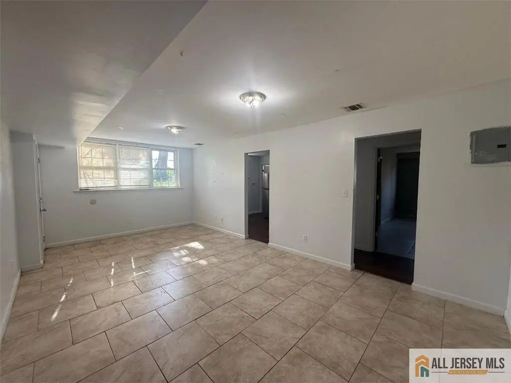 403 College Drive, Edison