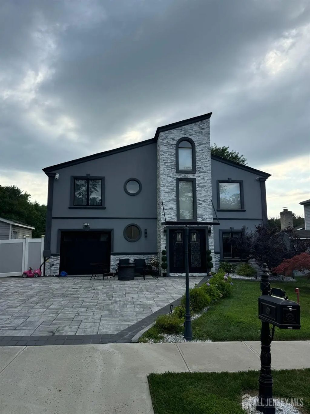 37 N Gable Court, Old Bridge
