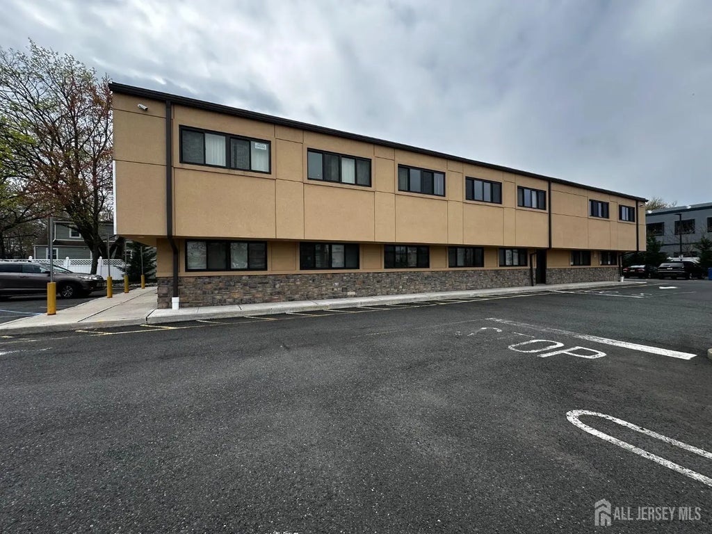 51 W Prospect Street 8, East Brunswick