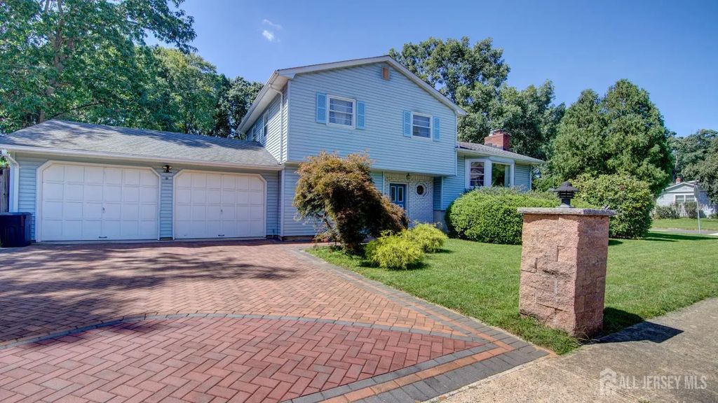 12 W End Avenue, Spotswood