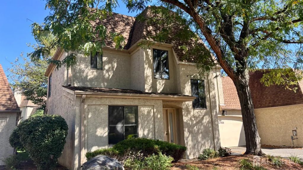 36 Carriage Place, Edison