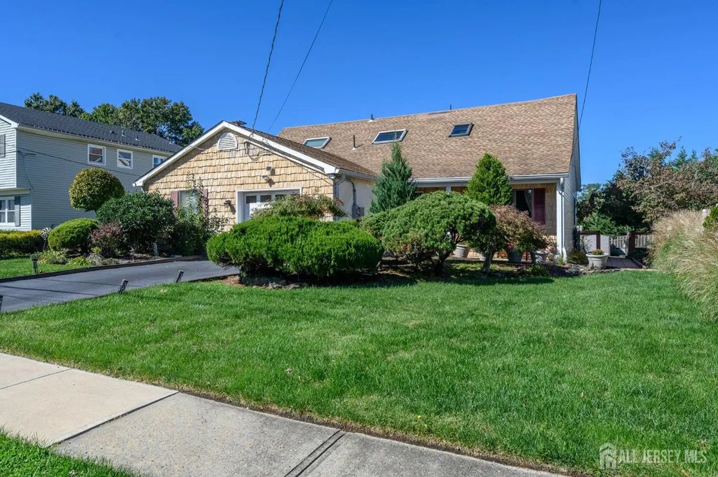 15 Carlow Way, Hazlet