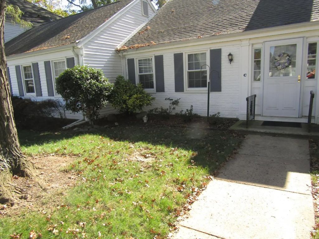 22 Rossmoor Drive, Monroe