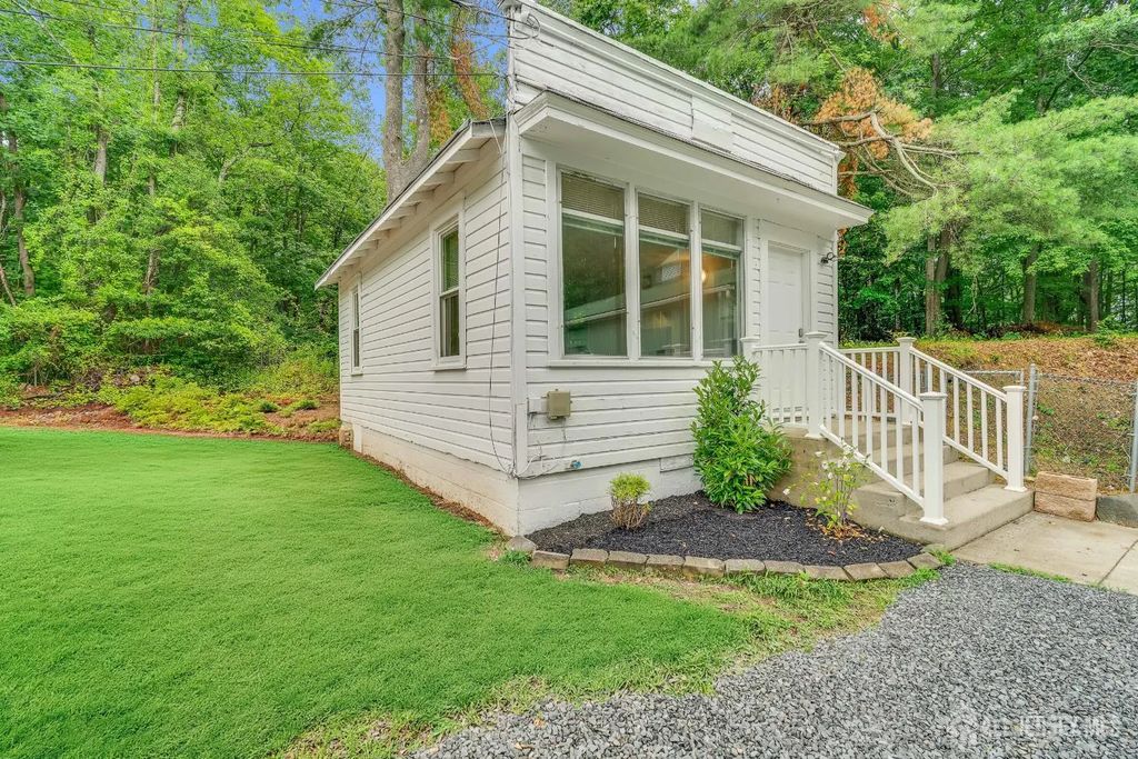 302 Schoolhouse Road, Monroe
