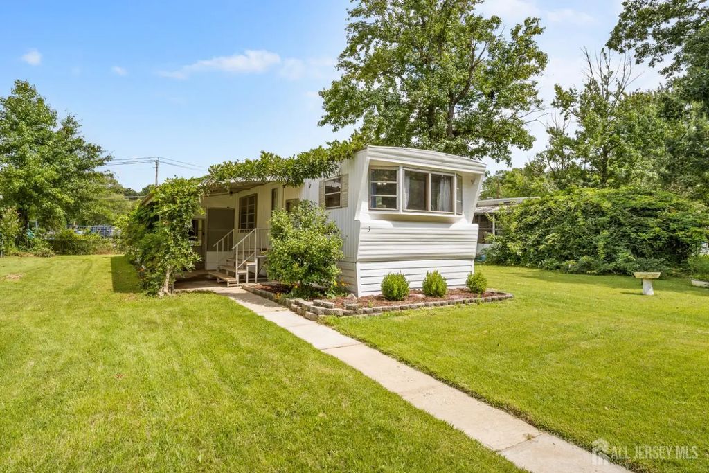 3 Carol Road, South Brunswick