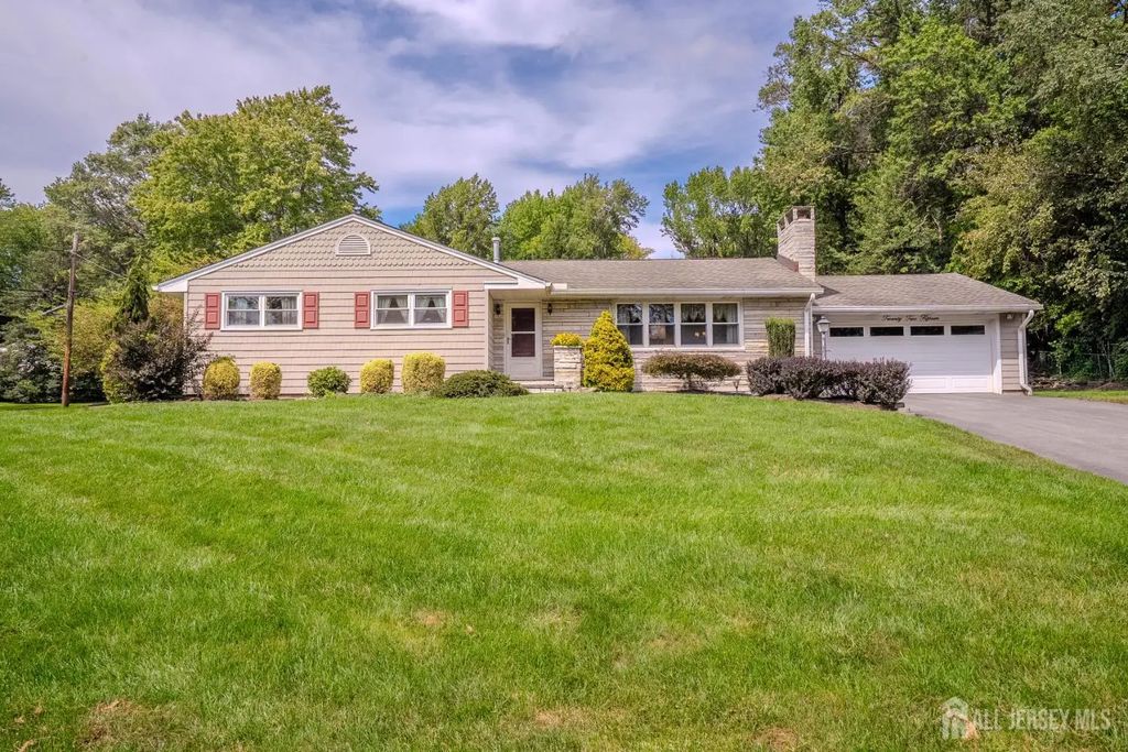 2215 Polk Avenue, North Brunswick