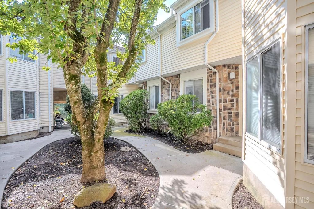 1088 Schmidt Lane, North Brunswick