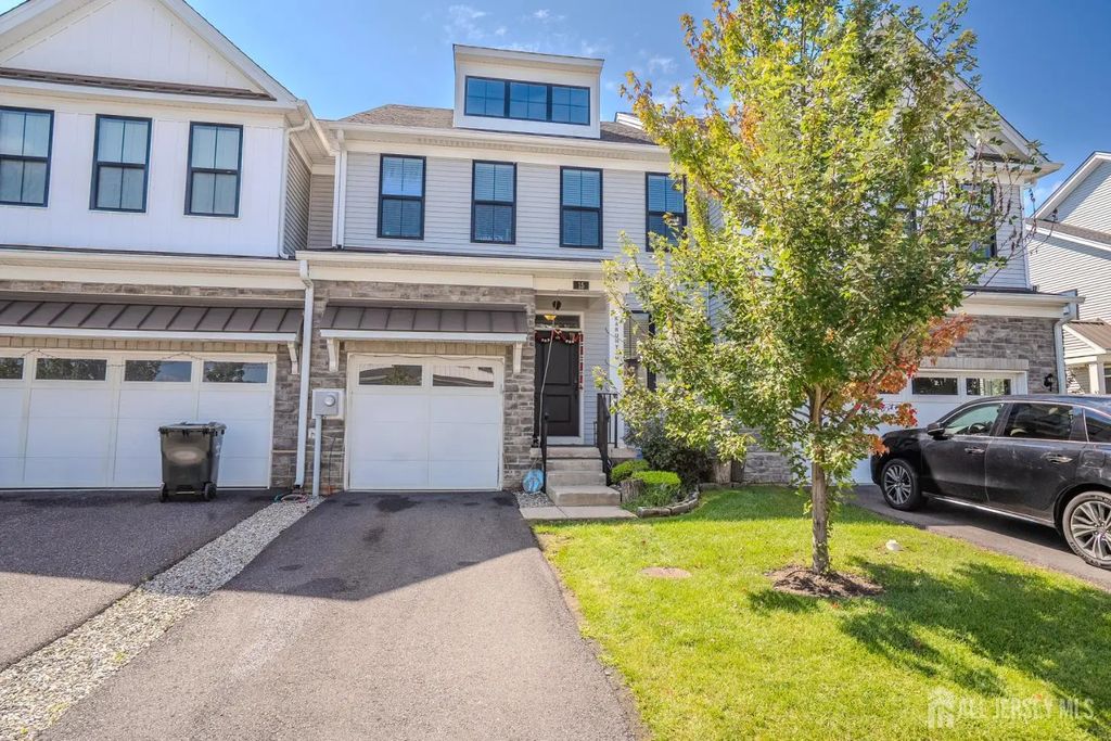 15 Clover Lane, Monroe