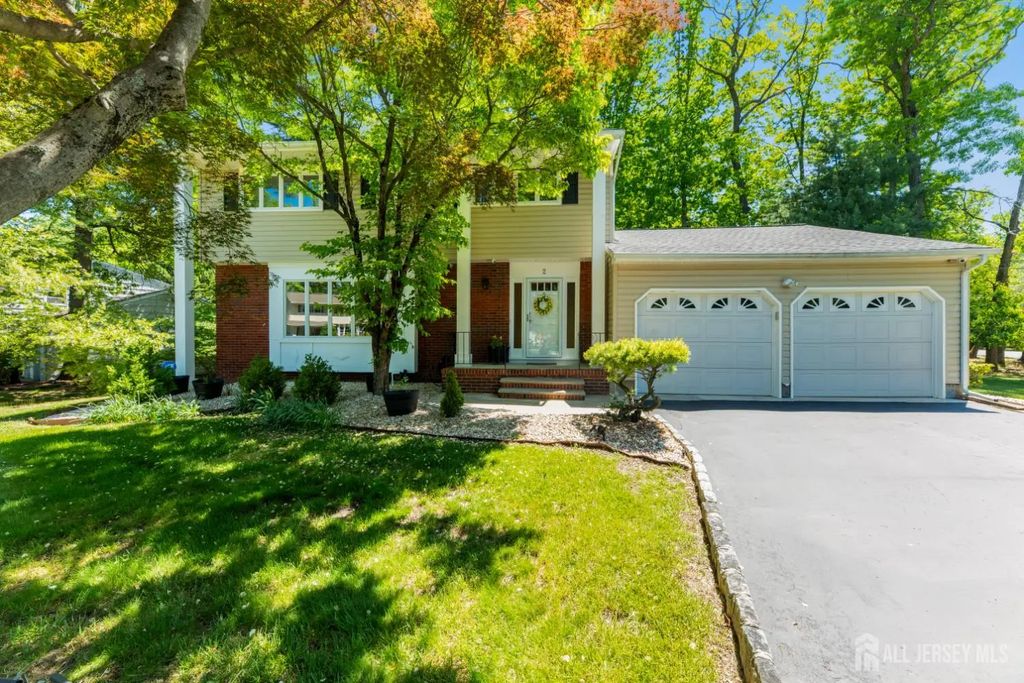 2 Brookside Court, East Brunswick