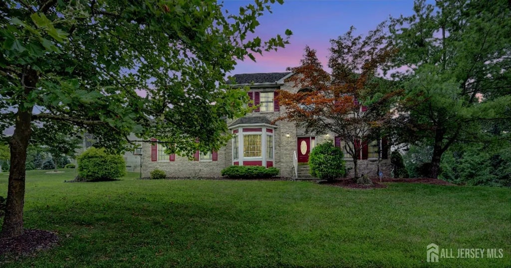 10 Milford Court, Edison