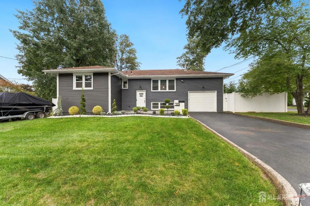 860 Coolidge Avenue, Woodbridge Proper