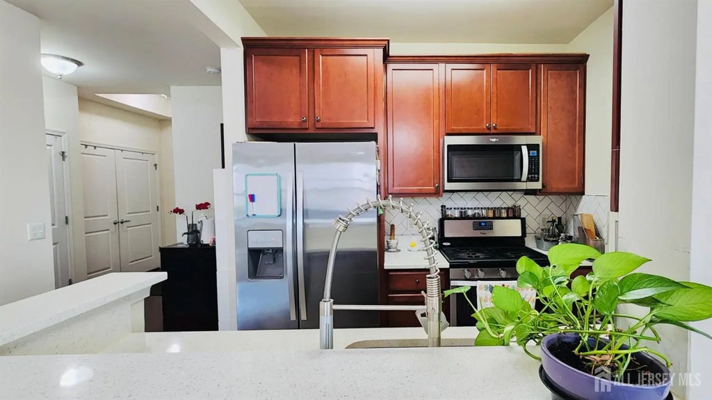 548 E Celebration Way E, South Plainfield