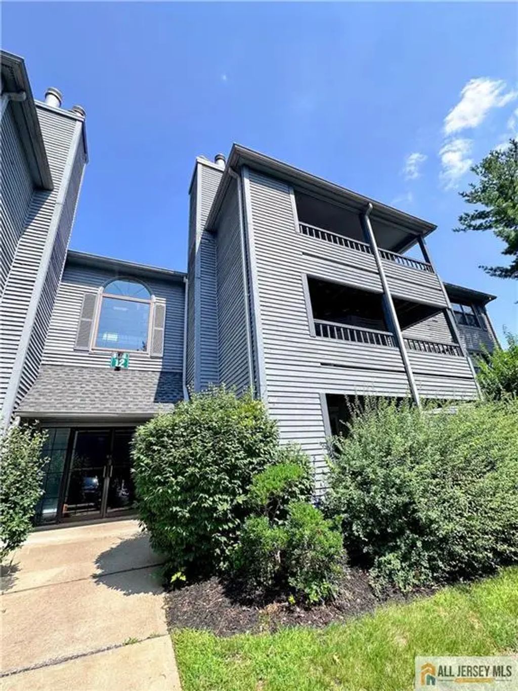 1211 Woodhaven Drive, Edison