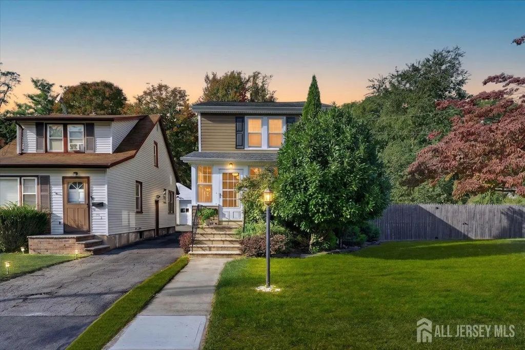 124 W Golf Avenue, South Plainfield