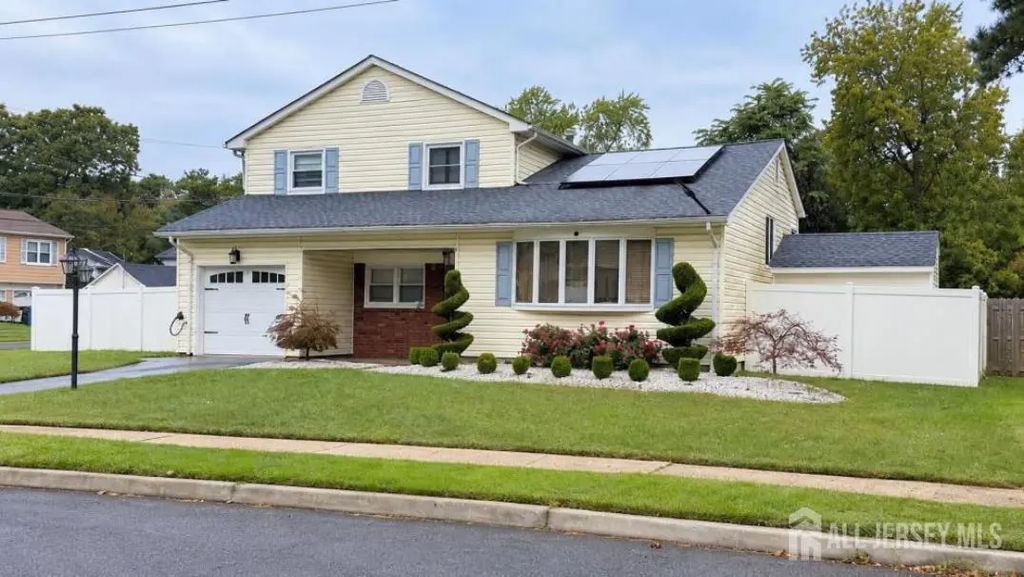 2 Elaine Court, Old Bridge