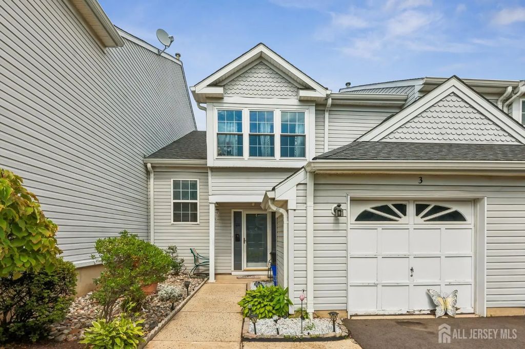 3 Letts Court, Sayreville