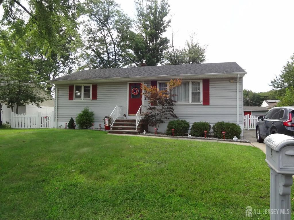 4 Wilbur Terrace, Sayreville