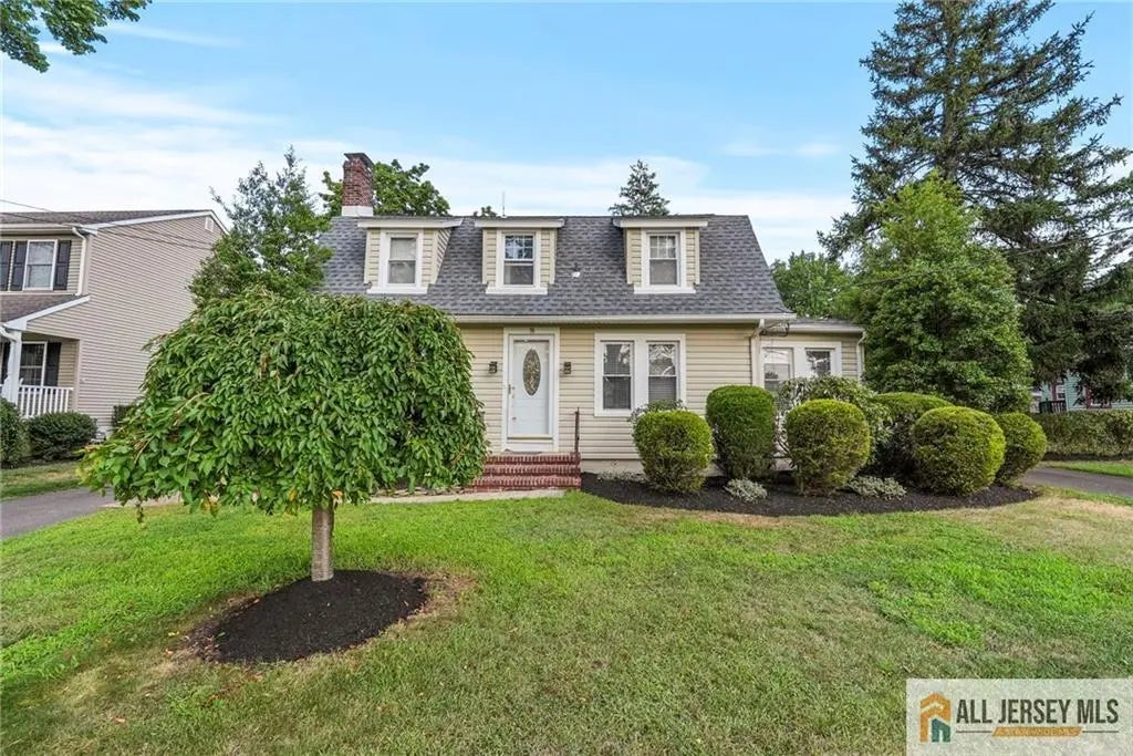 76 Carlisle Avenue, Trenton