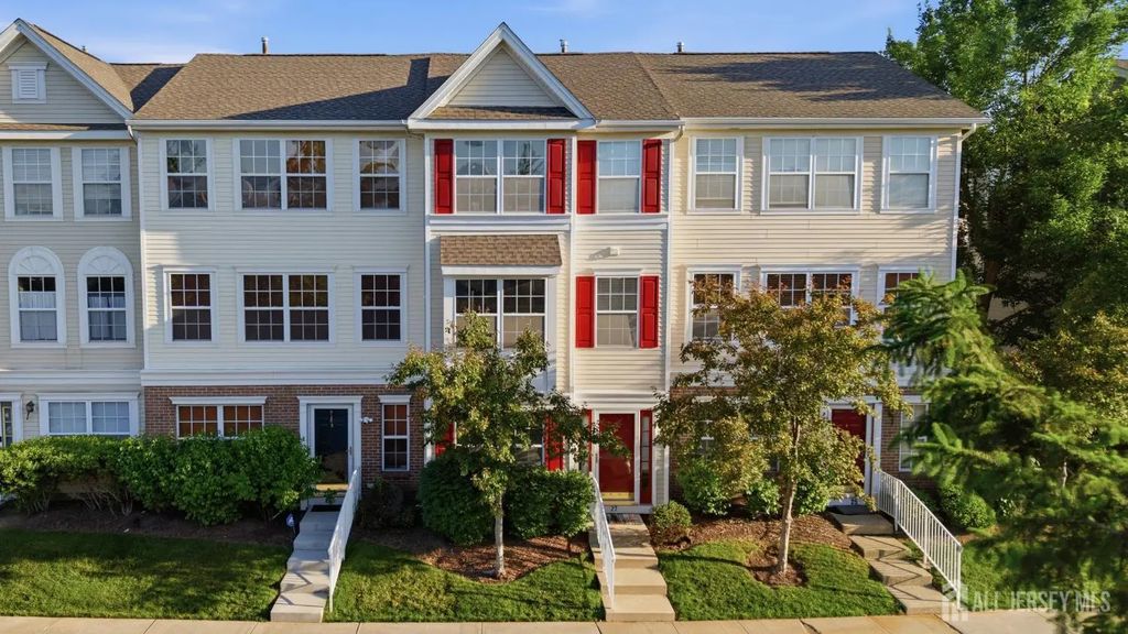 27 Woodlake Drive, Parlin