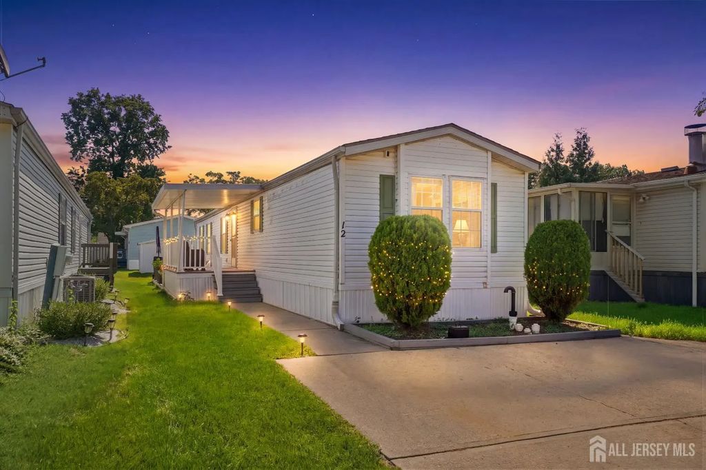 12 Twain Road, North Brunswick
