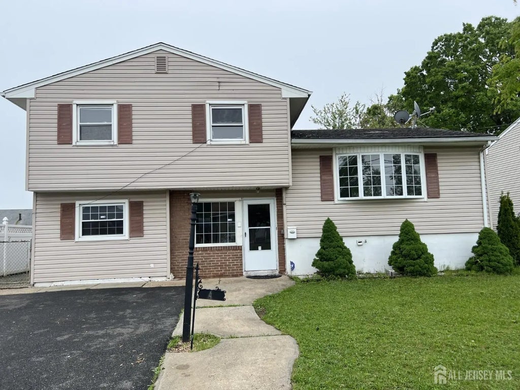 4 Monroe Avenue, Carteret