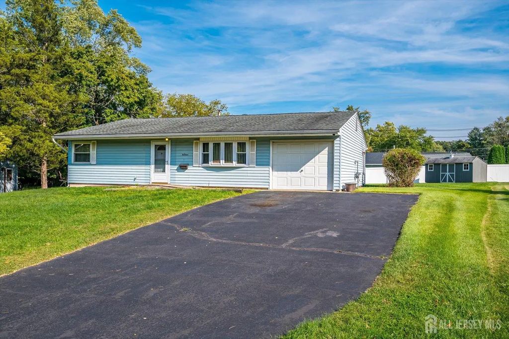 14 Richford Road, South Brunswick