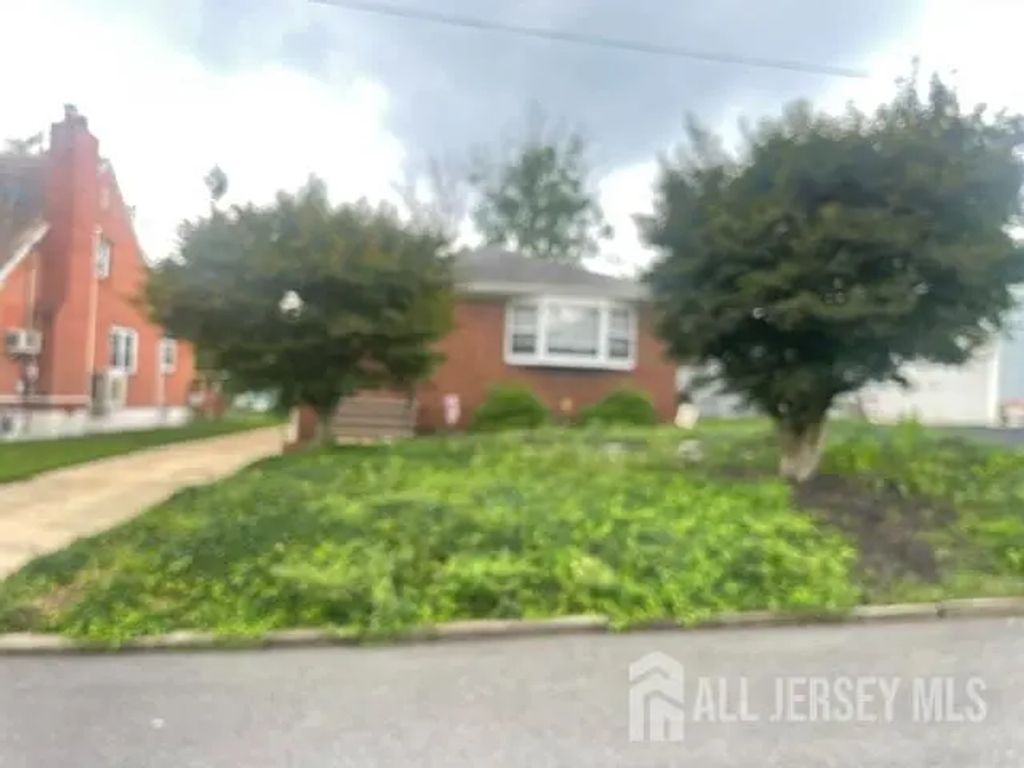 47 South Walnut Avenue, Middlesex