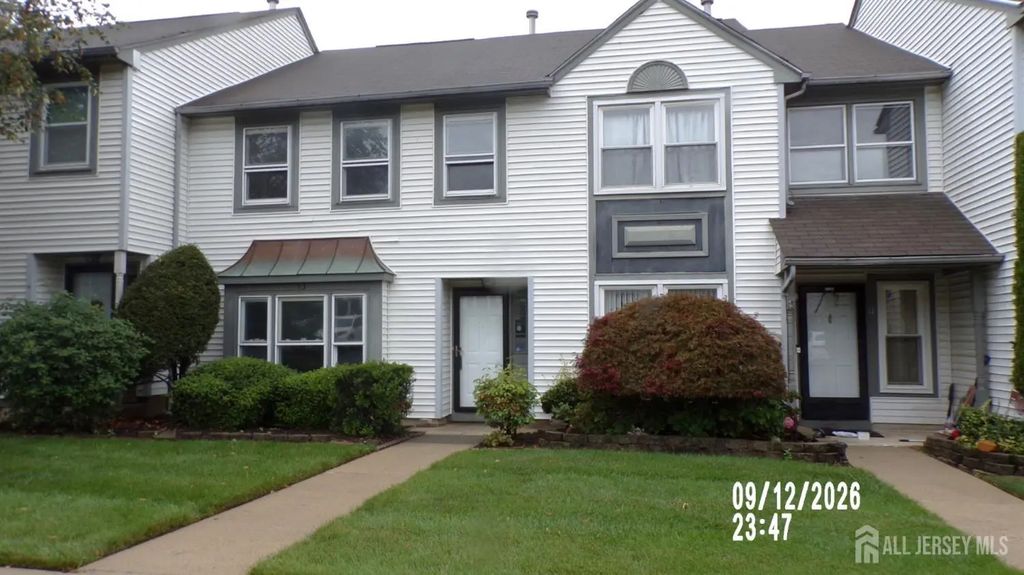 13 Heritage Square, Sayreville