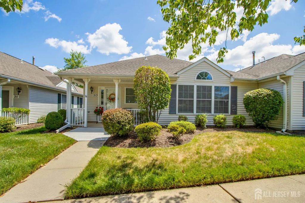 212 N Pondview Boulevard N, Monroe