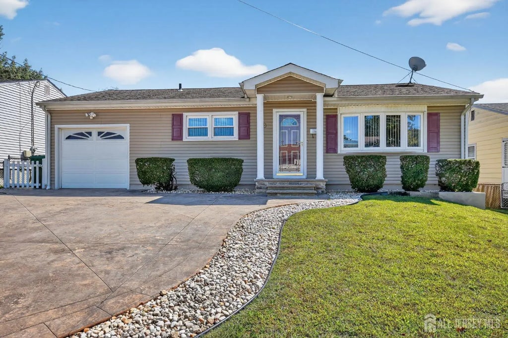 18 Hemlock Drive, Sayreville