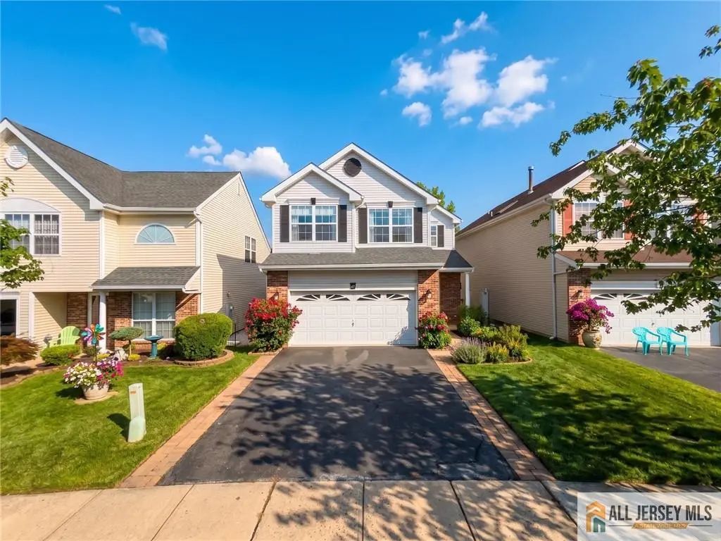 67 Glen Oaks Court, Old Bridge