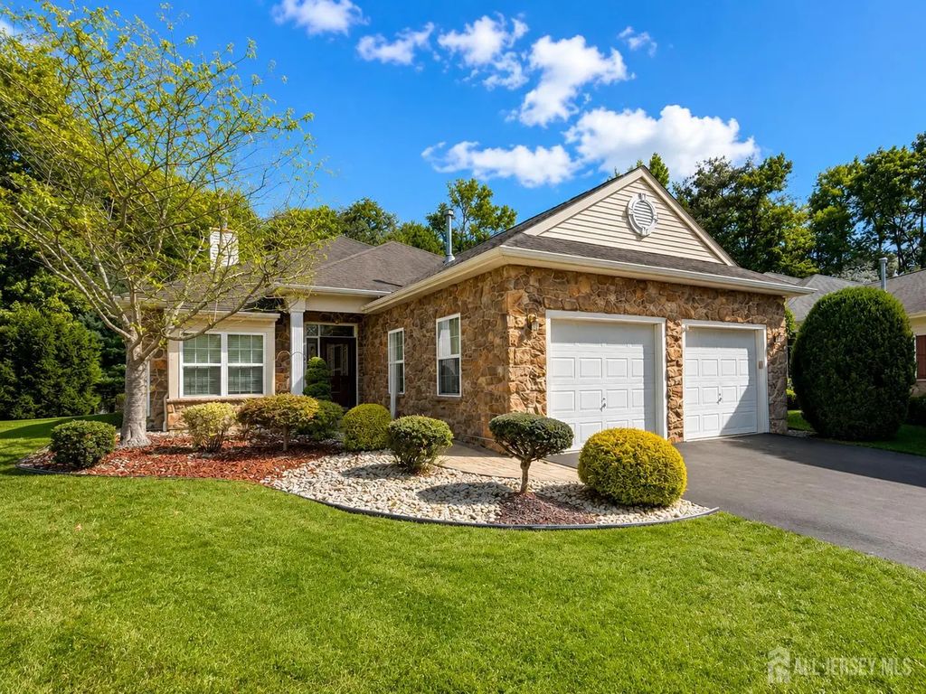 111 Fontaine Court, Monroe